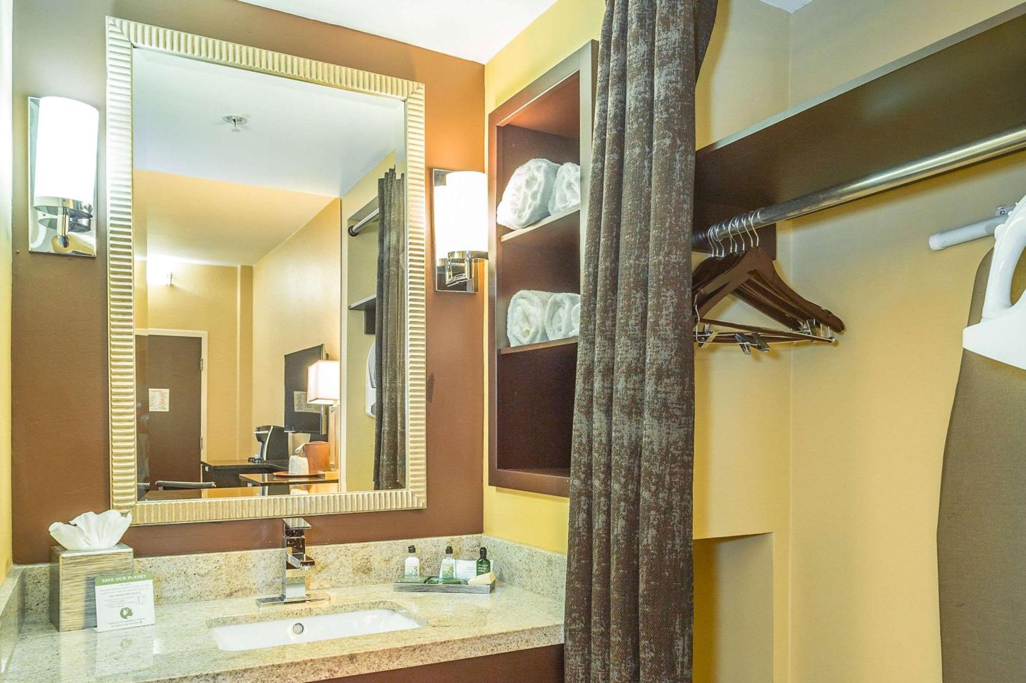 Inn At The Peachtrees, Ascend Hotel Collection Atlanta Exterior photo